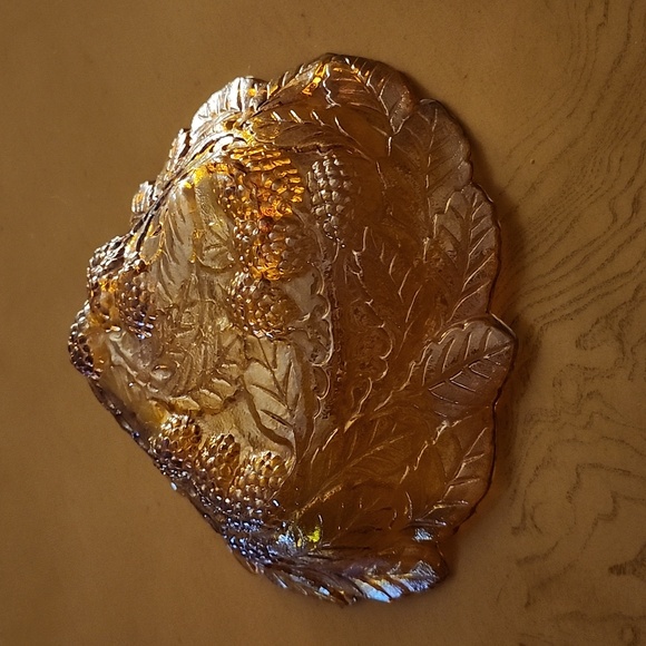 Vintage Amber Iridescent Carnival Glass Grape Pattern Bowl Dish 7" Diameter - Picture 4 of 7